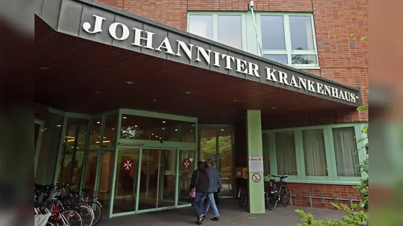Der Eingang eines Krankenhauses in Geesthacht.