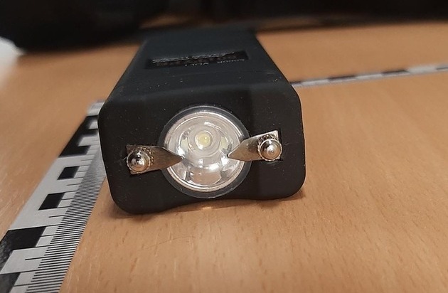 BPOL-HB: Mit getarntem Elektroschocker ins Flugzeug? - Unwissenheit schützt nicht vor ...