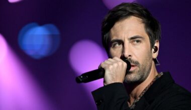 Jahresabschlusskonzert in Karlsruhe: Max Giesinger liest die Plakate aus dem Publikum