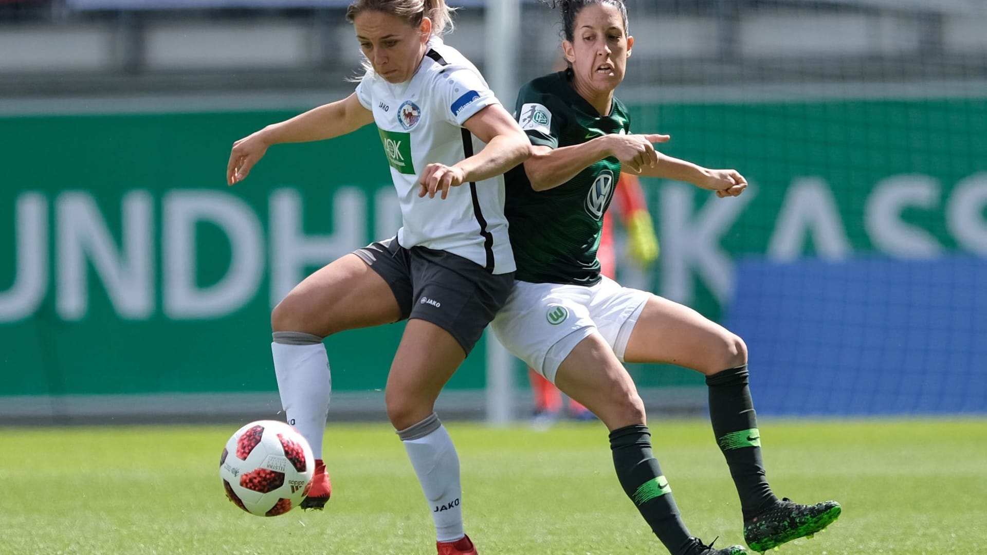 Gina Chmielinski (l.)