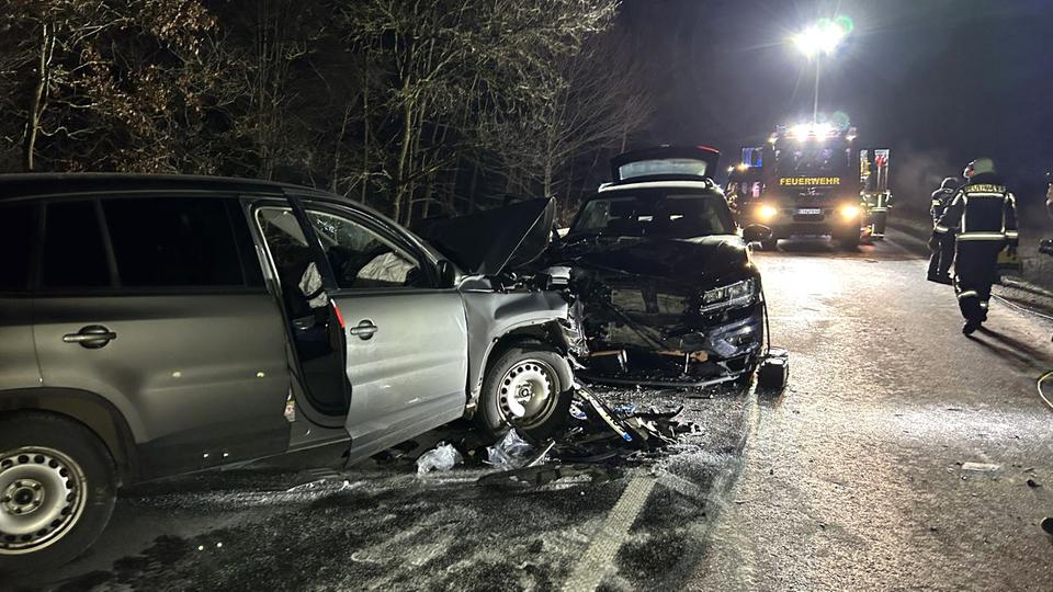 Glätteunfälle auf Hessens Straßen - eine Beifahrerin gestorben