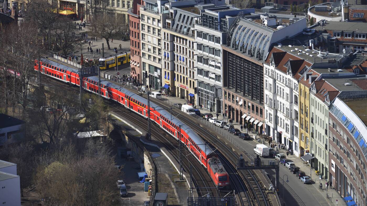 Berliner Stadtbahn zwischen Friedrichstraße und Ostbahnhof unterbrochen