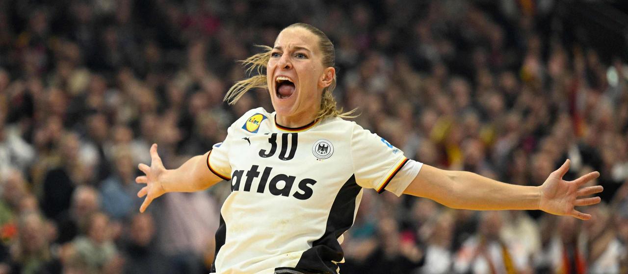 Jenny Behrend jubelt gegen Montenegro