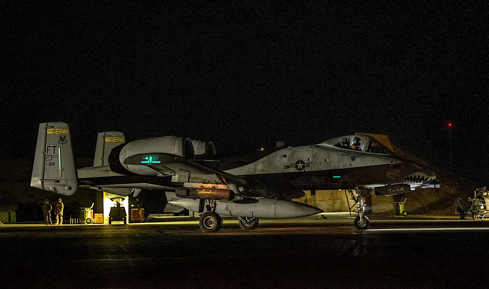 Nach Palmyra-Attacke: USA greifen über 70 IS-Ziele an: Eine A-10 Thunderbolt II der US-Luftwaffe rollt am 19. Dezember 2025 auf einem Stützpunkt im Zuständigkeitsbereich des US-Zentralkommandos. (Foto: US-Luftwaffe)