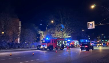 Großeinsatz bei Wohnungsbrand: Rettung durch verqualmtes Treppenhaus