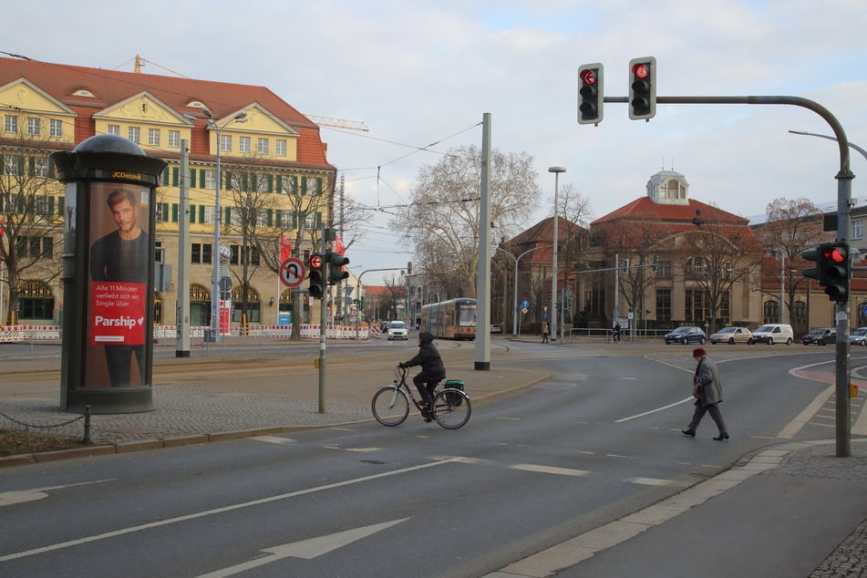 Vier Teenager hatten es am Güntzplatz auf die Wertsachen eines Mannes (28) abgesehen. (Archivbild)