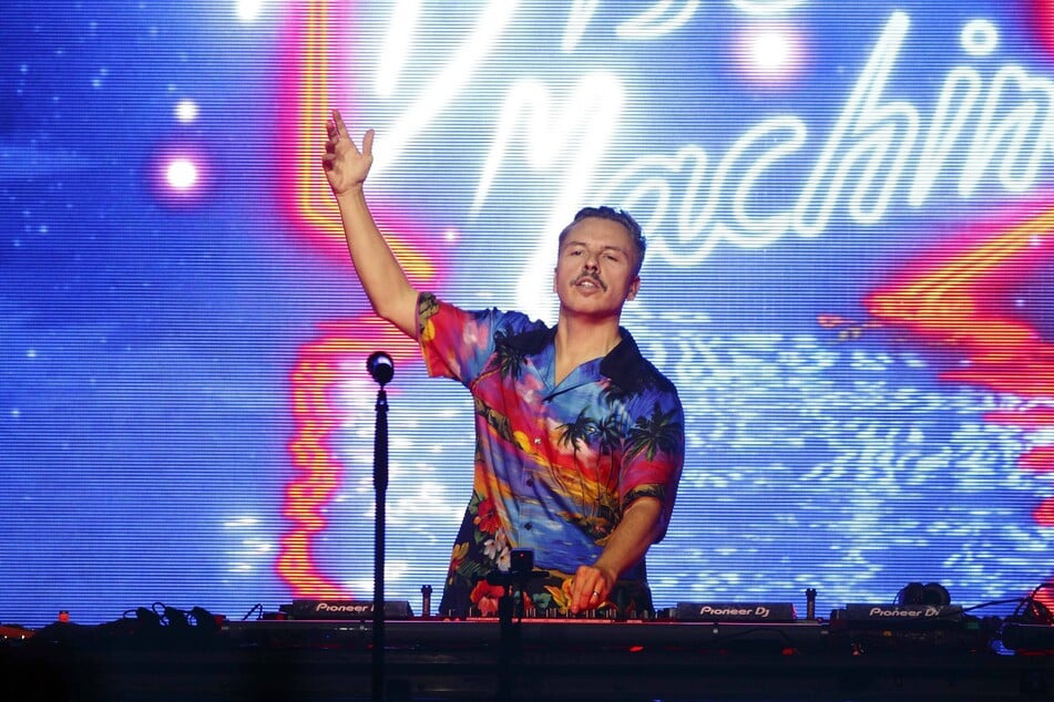 Tino Piontek (45), alias Purple Disco Machine, bei einem Auftritt im Oktober 2024 in Mailand. Der Dresdner versucht immer, seinen Dynamos zuzuschauen.