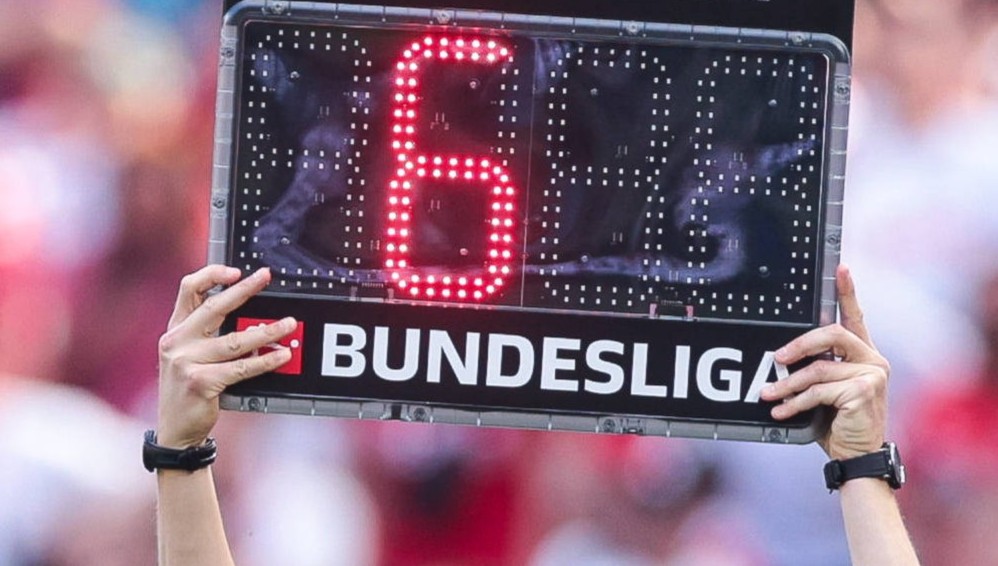 Nachspielzeit wird in den Stadien künftig angezeigt