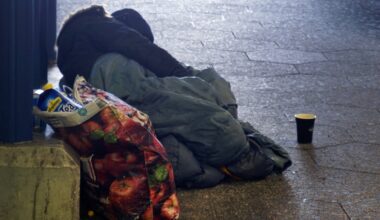Obdachloser stirbt tragisch: Demo vor Rewe in Dortmund