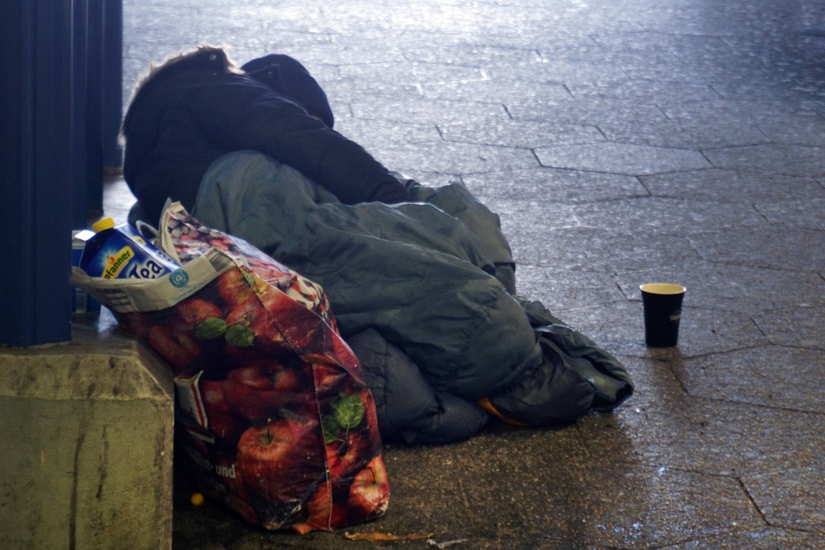 Obdachloser stirbt tragisch: Demo vor Rewe in Dortmund