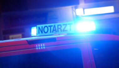 Ein Mann ist nach einem schweren Unfall an seinen Verletzungen gestorben. (Symbolbild)