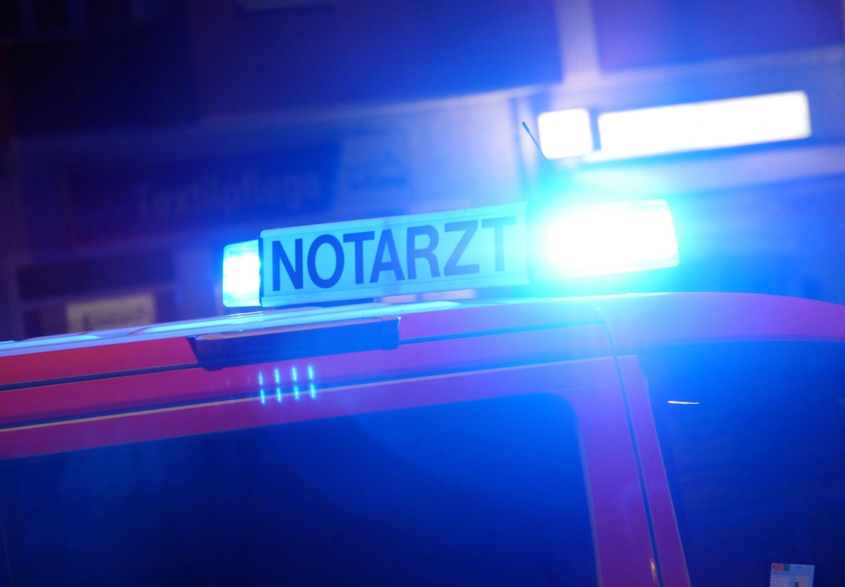 Ein Mann ist nach einem schweren Unfall an seinen Verletzungen gestorben. (Symbolbild)