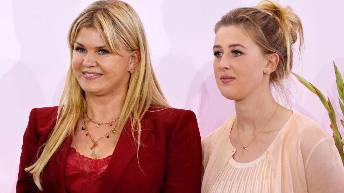 Corinna Schumacher zeigt zu Weihnachten zahlreiche Bilder vom Fest auf der Ranch der Familie