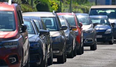 Duisburgerin hört Geräusch aus Auto – was sie findet, ist herzzerreißend