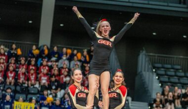 Cheerleader feiern Silbermedaille bei WM in Japan