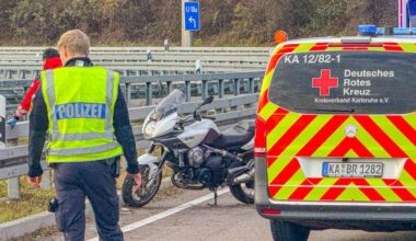 Unfall A5 bei Karlsruhe-Rüppurr führt zu Sperrung der Abfahrt nach Motorradcrash