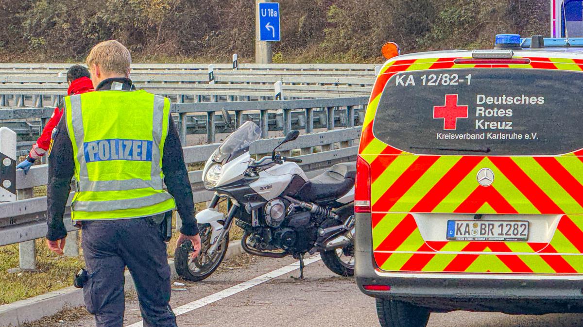 Unfall A5 bei Karlsruhe-Rüppurr führt zu Sperrung der Abfahrt nach Motorradcrash
