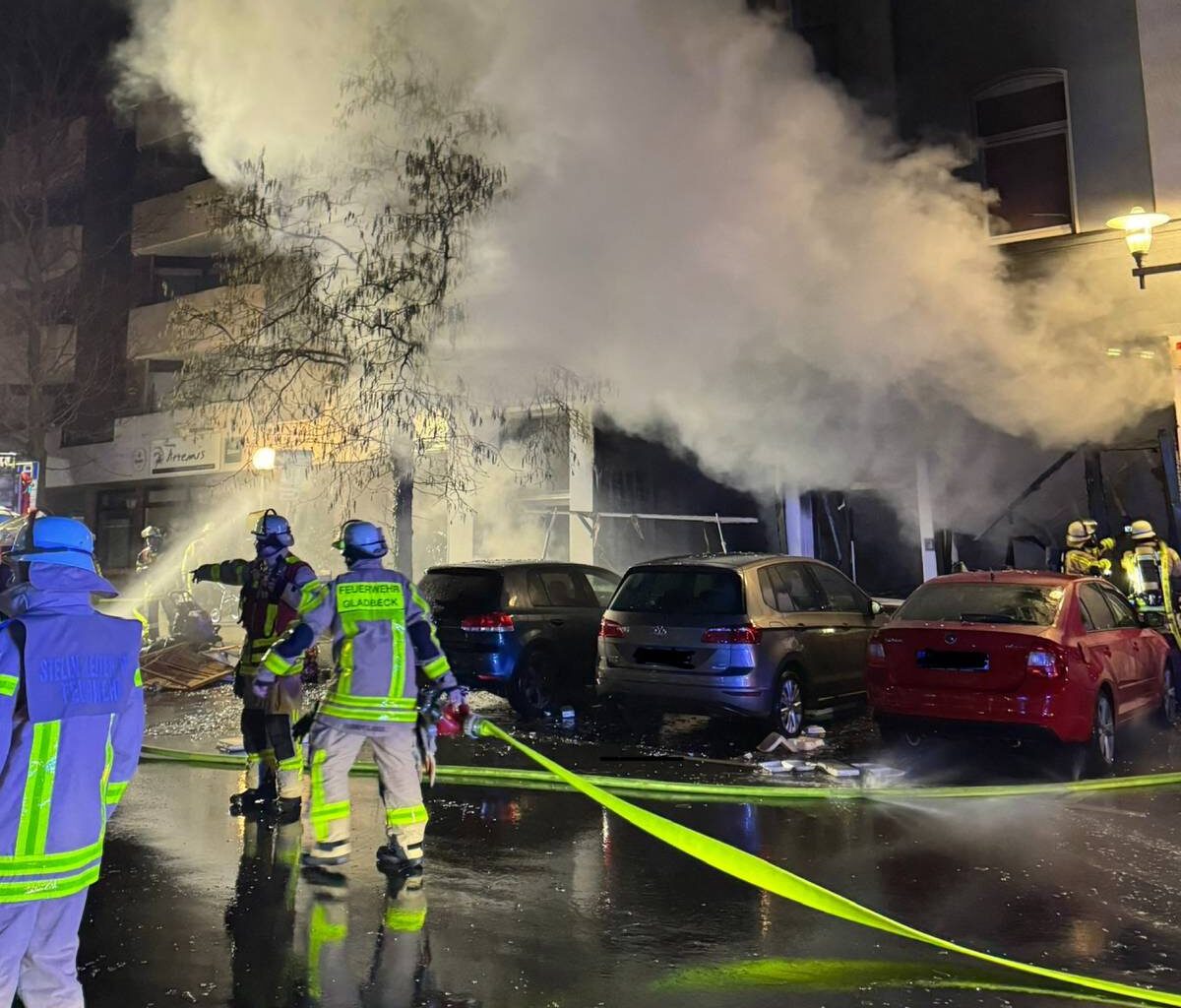 Gladbeck: Imbiss am Marktplatz in Flammen