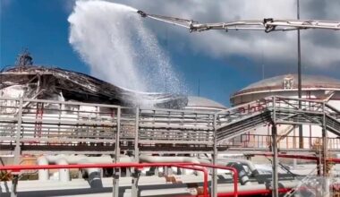 Ukraine attackiert Tanks mit Erdölprodukten – Großbrand