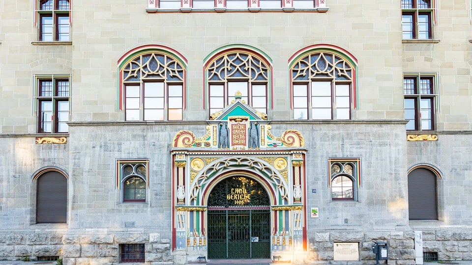 Landgericht Halle: Mann aus Roßla wegen Missbrauch seiner Enkelinnen verurteilt