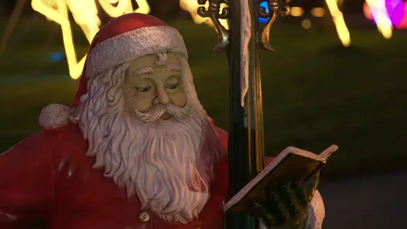 Weihnachtsmannstatue | NDR Weihnachtsmannstatue