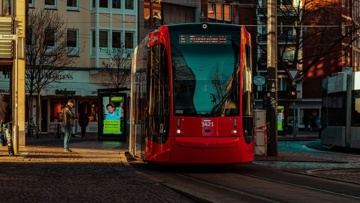 öffentlicher Nahverkehr Bahn Straßenbahn ÖPNV
