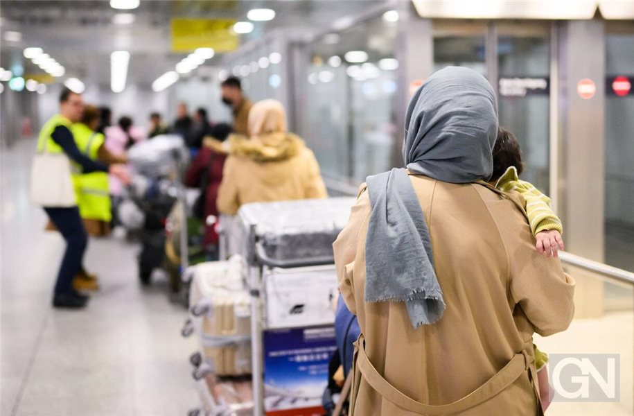 Jahrelang haben die Geflüchteten in Pakistan auf eine Einreiseerlaubnis für Deutschland gewartet. (Archivbild) Foto: Julian Stratenschulte/dpa