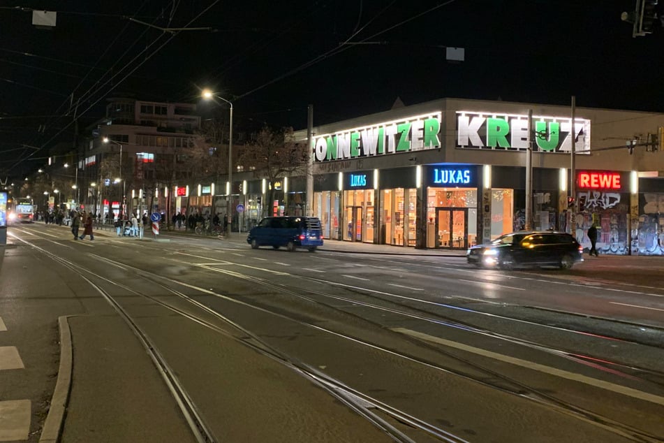Das Connewitzer Kreuz ist ein wichtiger Verkehrsknotenpunkt in dem Stadtteil und oft Ausgangspunkt der Ausschreitungen.
