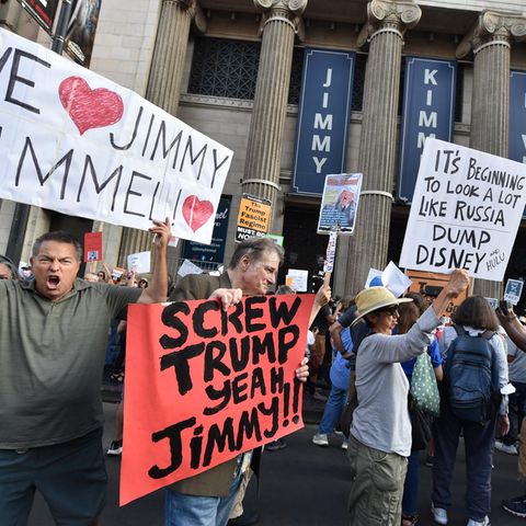 Donald Trump-Gegner in Hollywood protestieren     