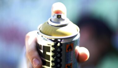 Graffiti in Parkhaus der City-Galerie Augsburg: Polizei ermittelt