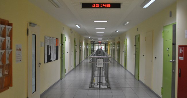 Weihbischof Schwaderlapp feiert Christmette mit Inhaftierten