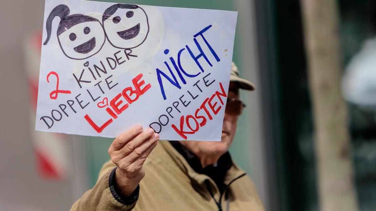 Demo gegen Sparpläne: Karlsruher Bündnis kritisiert Sozialabbau