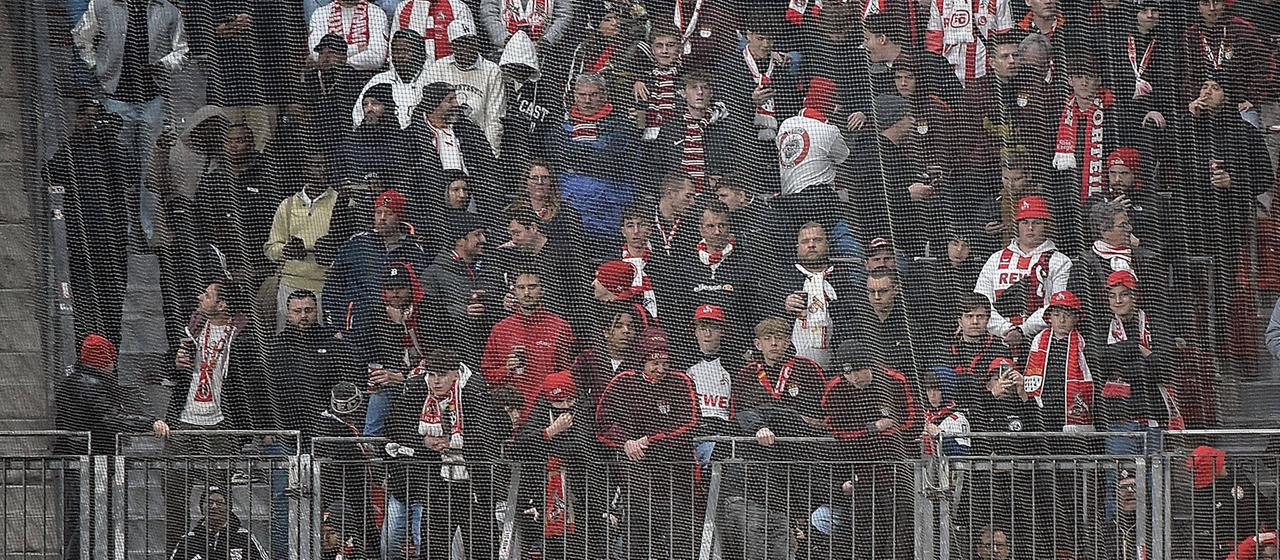 Der Kölner Fanblock beim Spiel gegen Leverkusen | Imago Images Der Kölner Fanblock beim Spiel gegen Leverkusen