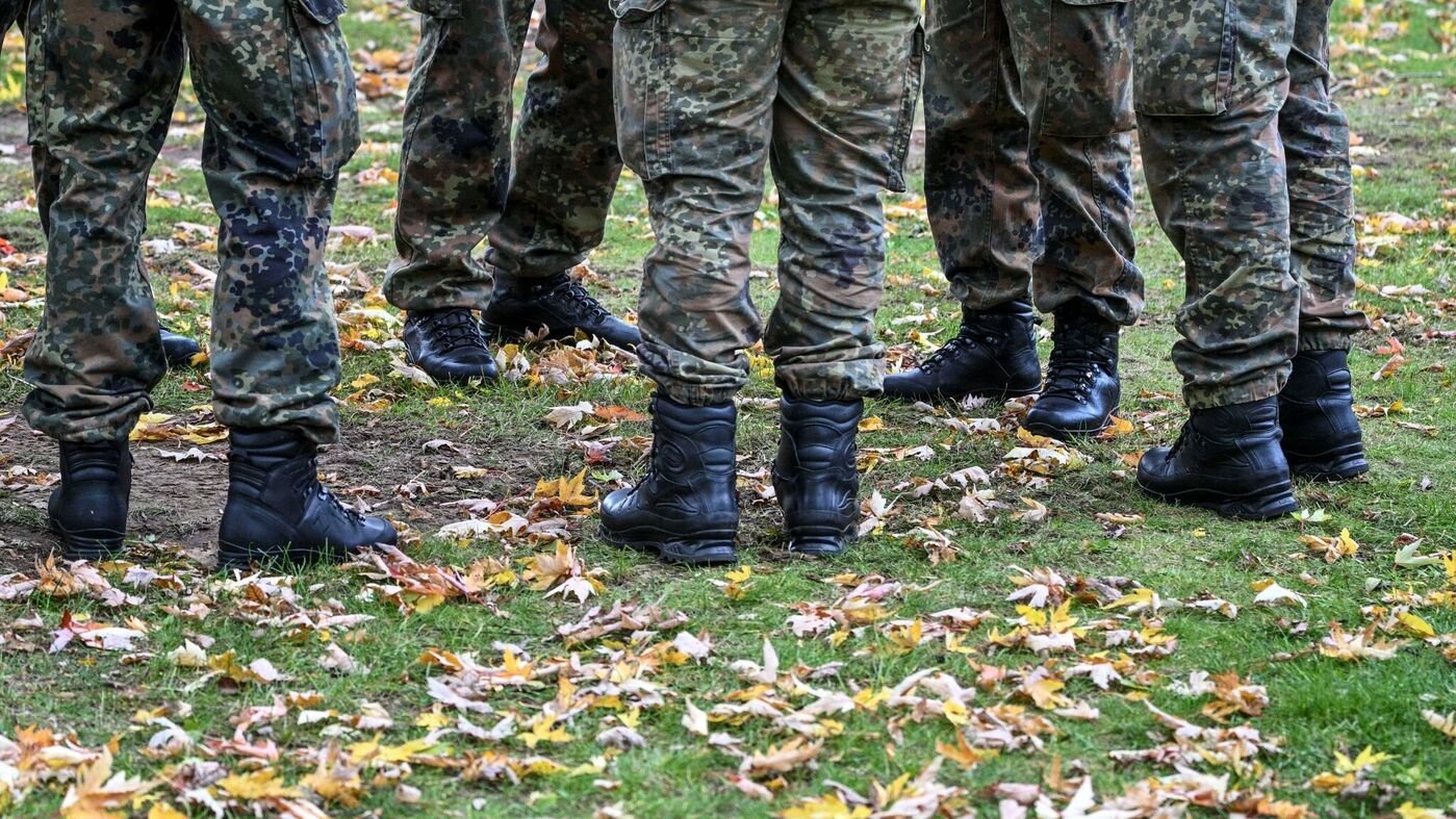 Kommandeur nach Vorfall mit Deutschlandlied abgelöst
