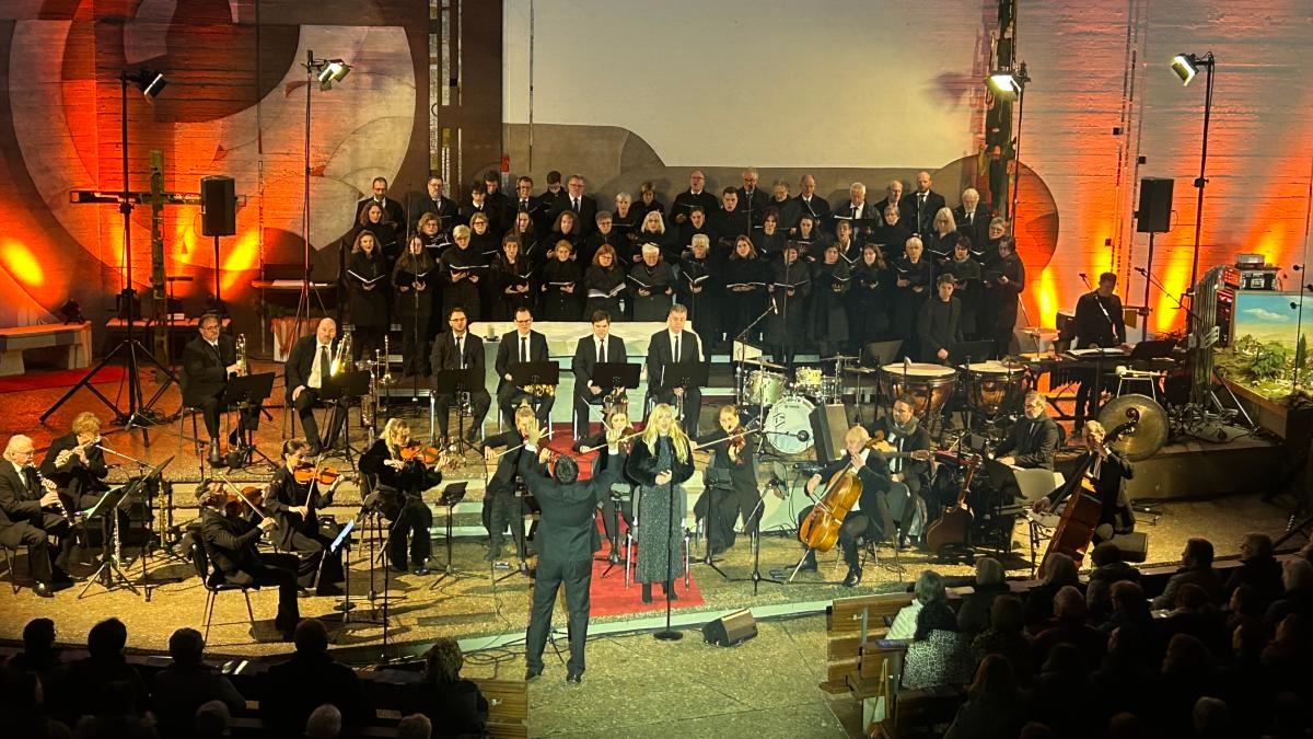 Bigband Steinbach begeistert mit Weihnachtskonzert in Krumbach