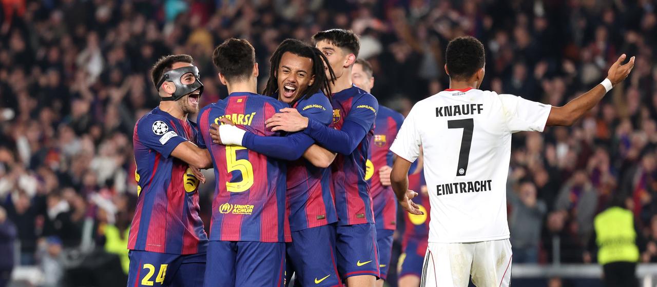 Barcelonas Jules Kounde bejubelt seinen Treffer | Judit Cartiel/Getty Images Barcelonas Jules Kounde bejubelt seinen Treffer