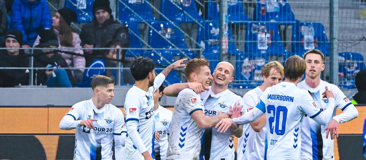 Jubel um Paderborns Doppel-Torschüze Laurin Curda | imago / De Fodi Jubel um Paderborns Doppel-Torschüze Laurin Curda