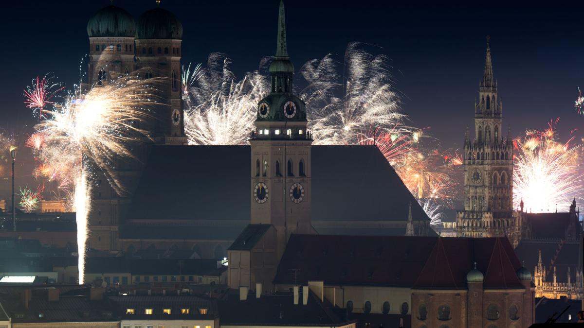 Schöne Orte zum Feuerwerk-Schauen an Silvester