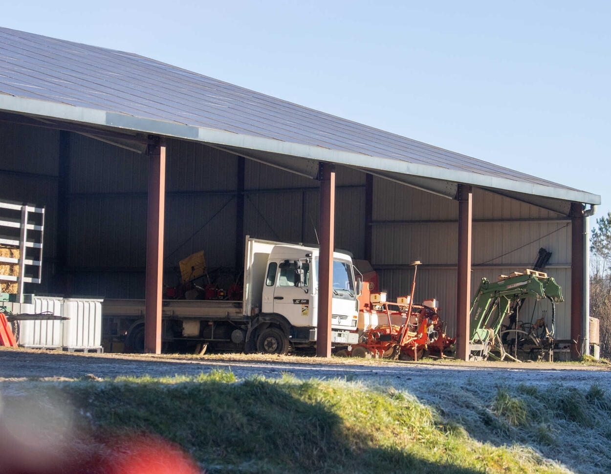 Landwirt baut Halle für Landmaschinen – Gericht zwingt Baubehörde zur Baugenehmigung