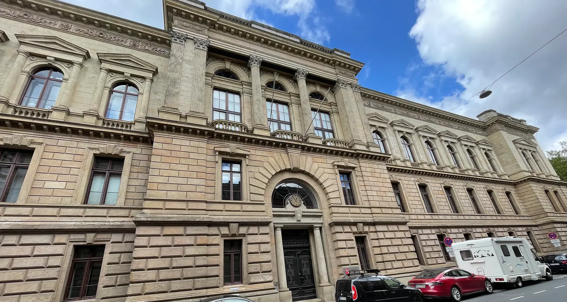 Ecstasy-Tod einer 14-Jährigen: 18-Jährigen vor Gericht