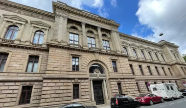 Ecstasy-Tod einer 14-Jährigen: 18-Jährigen vor Gericht