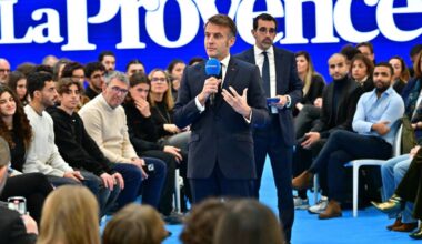 Macron rügt Facebook wegen KI-Fake-Video über Staatsstreich in Frankreich