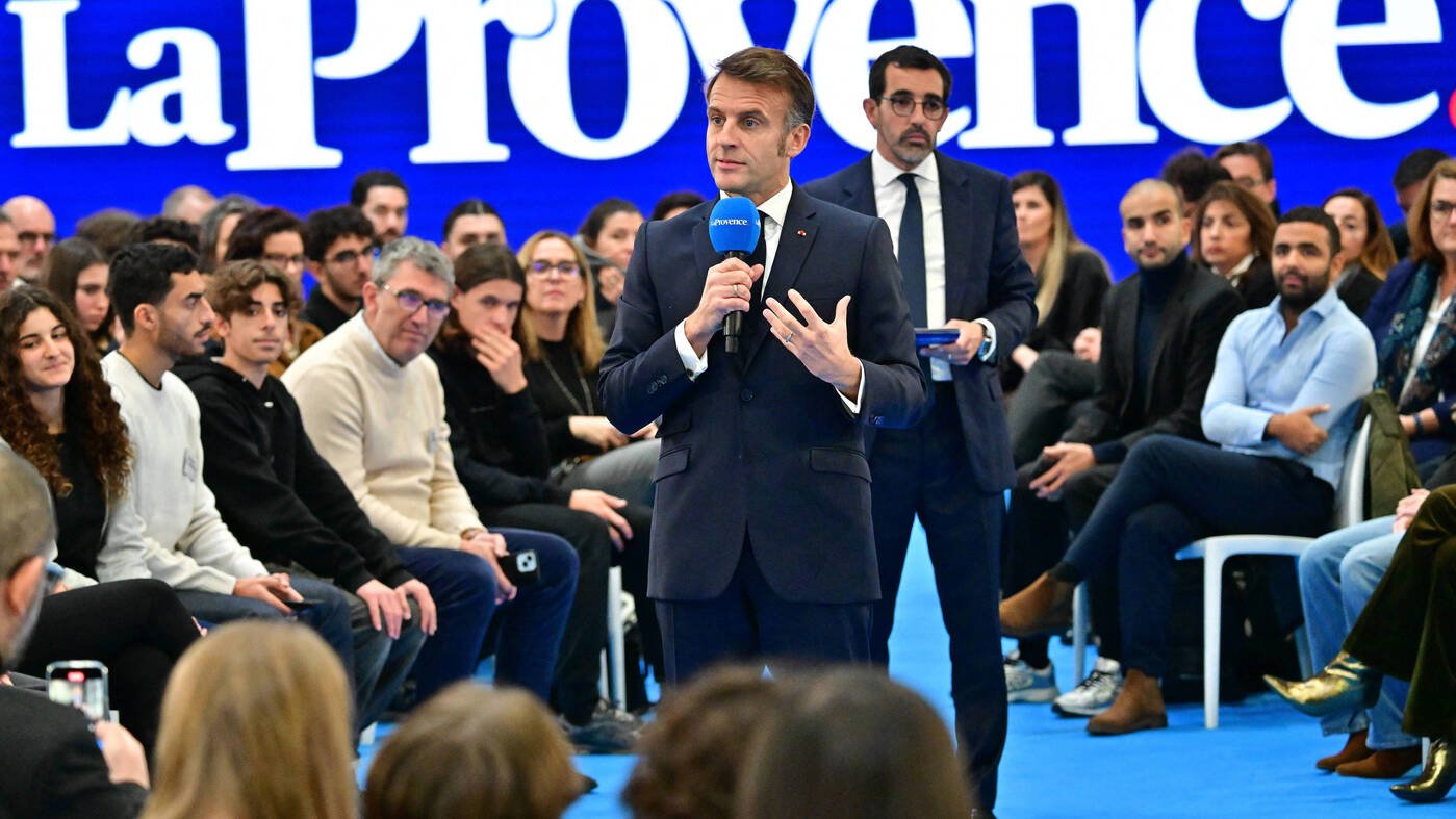 Macron rügt Facebook wegen KI-Fake-Video über Staatsstreich in Frankreich