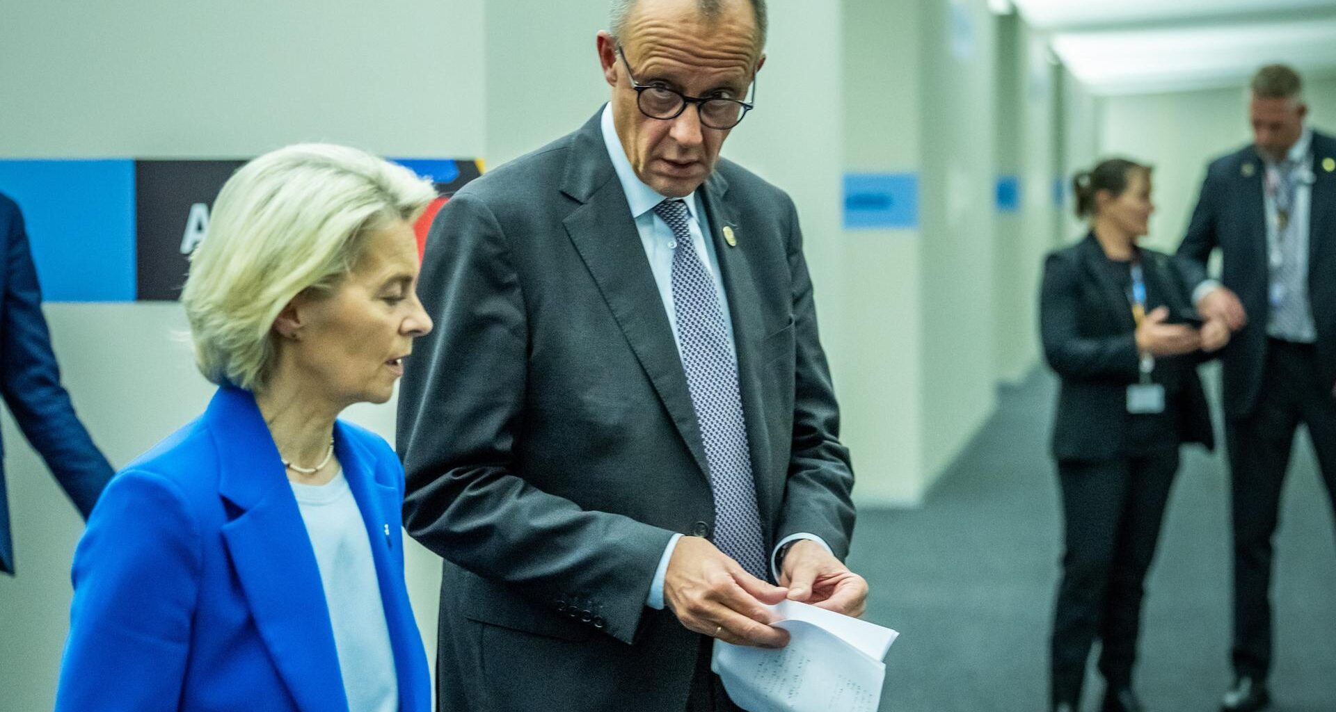 Ursula von der Leyen und Friedrich Merz im Gespräch.