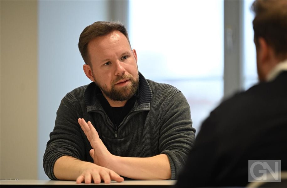 Linke-Landeschef Peters erklärt, warum seine Partei die Wehrpflicht ablehnt. Foto: Shireen Broszies/dpa