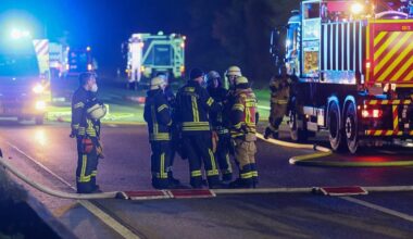 Weihnachtspost? 24 Tonnen Pakete in Flammen – A2 nach Lkw-Brand gesperrt