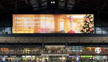 Lotto Hamburg wirbt auf DOOH-Riesenfläche am Hamburger Hauptbahnhof