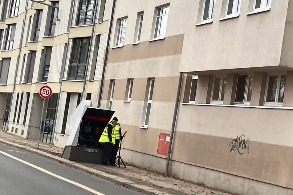 Am Käthe-Kollwitz-Ufer geht der Superblitzer jetzt auf Raser-Jagd.