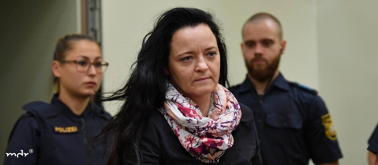 Die Angeklagte Beate Zschaepe kommt am Dienstag (05.06.2018) im Landgericht in Muenchen zum 428. Verhandlungstag im NSU-Prozess. 