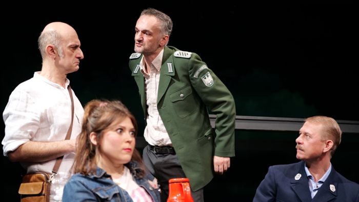 Neues Stück an der  Tri-Bühne: Gut gelaunt gegen den Nationalismus – „Hin und Her“ von Ödön von Horváth